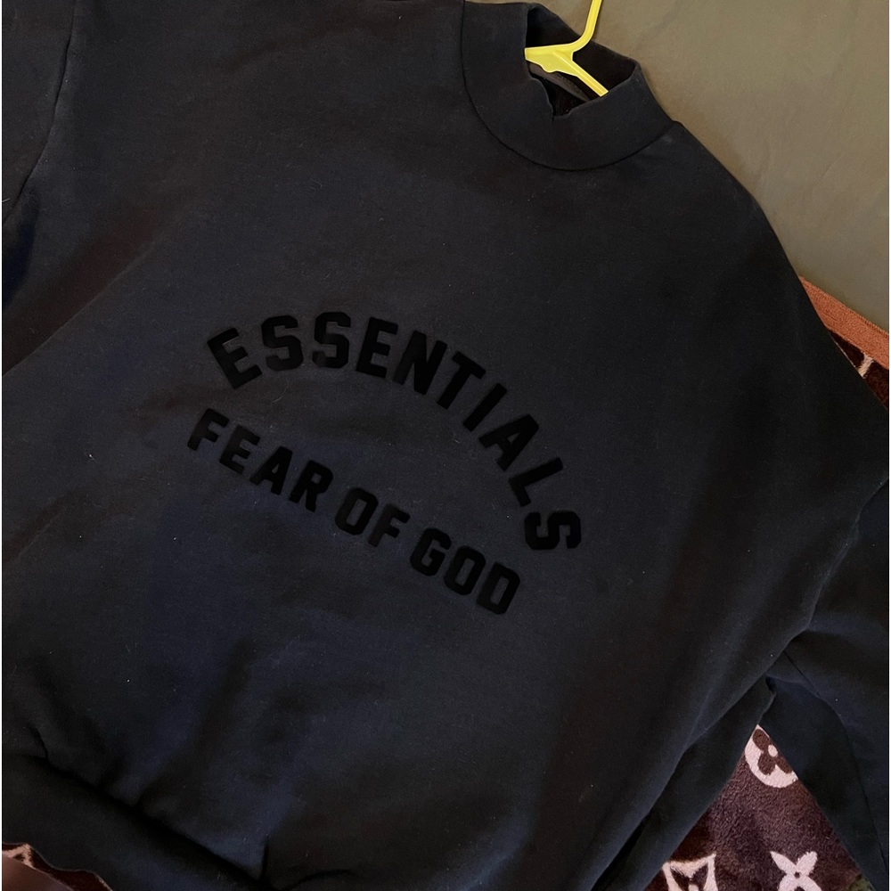 Essentials Crew Neck